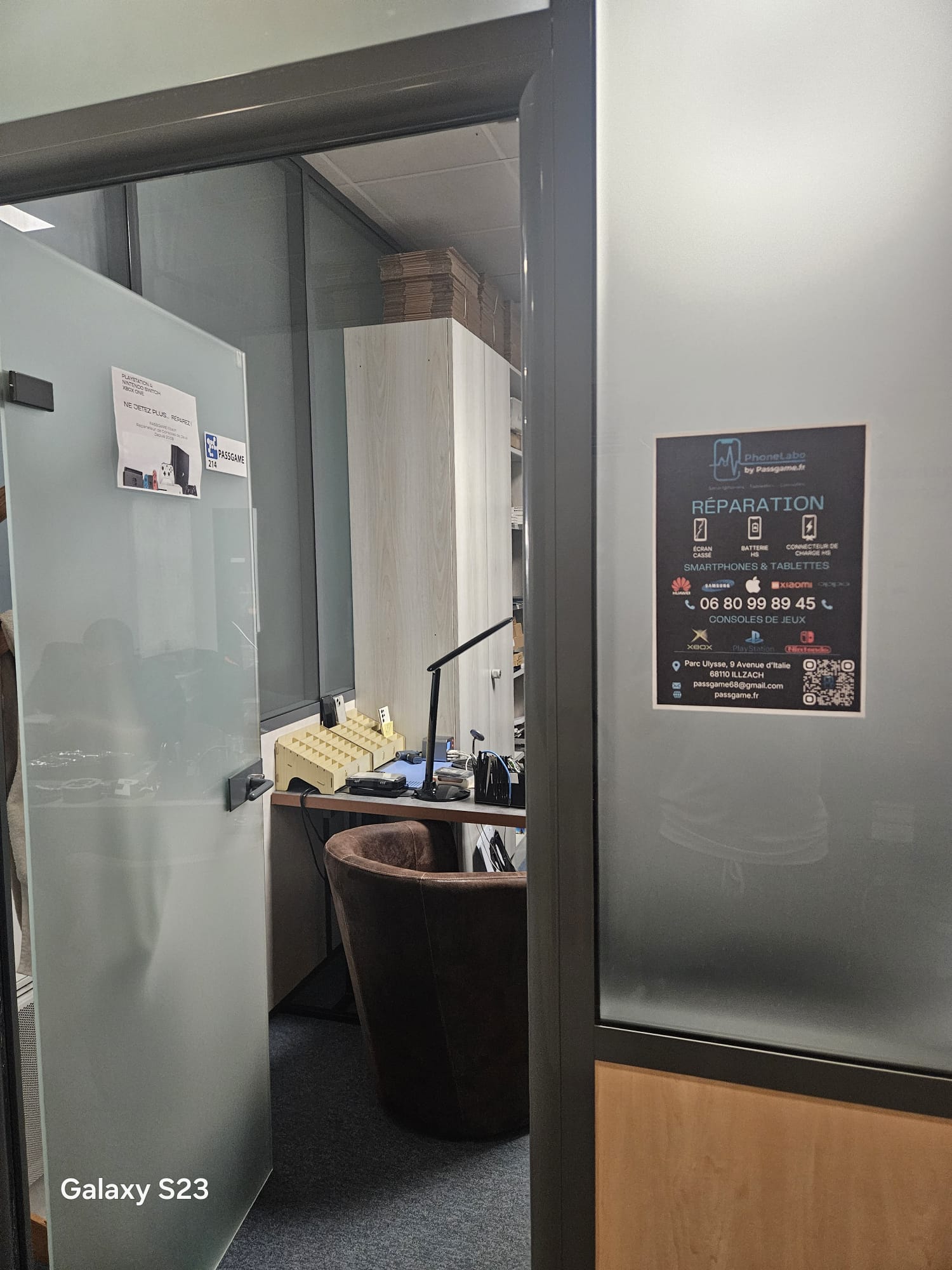 Réparation réalisée devant le client dans l’atelier PhoneLabo à Illzach